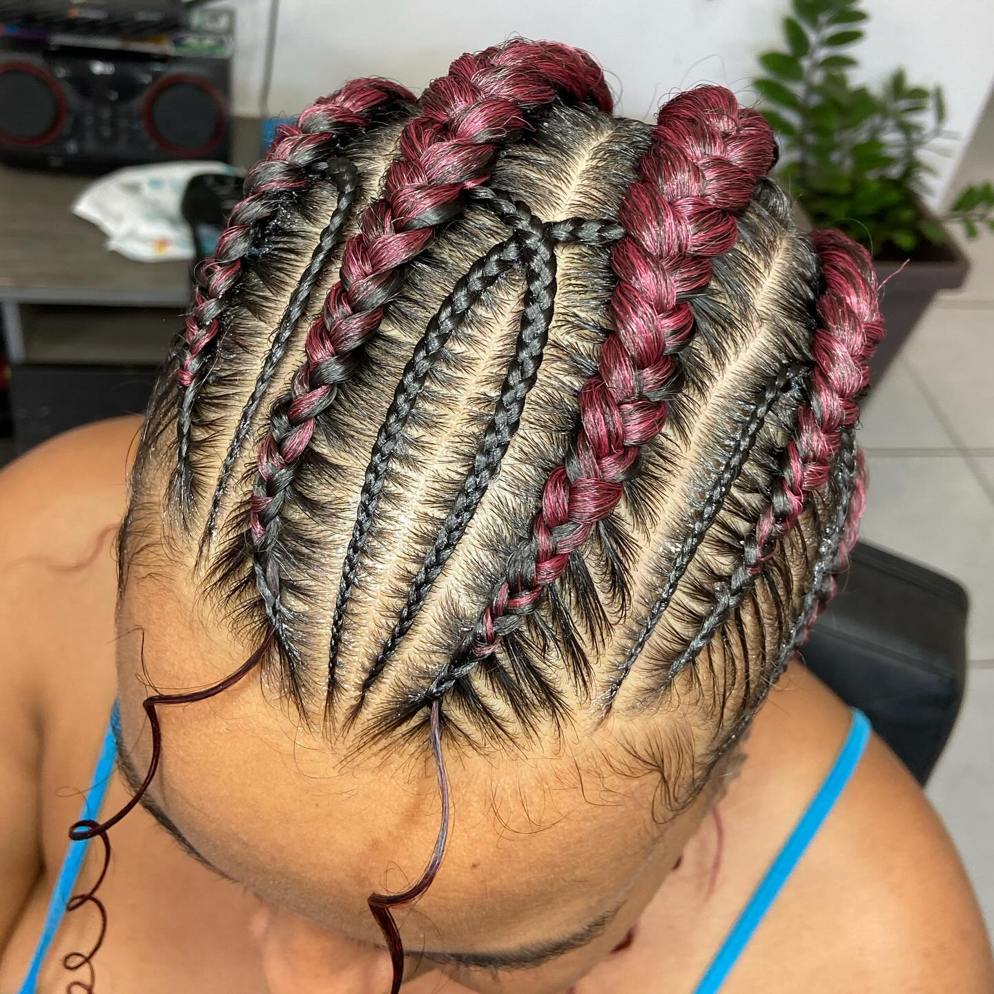 cliente feliz, sorrindo e com os cabelos